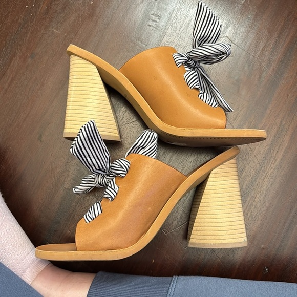 Dolce Vita tan open toe blue white striped ribbon size 8.5 - Picture 7 of 7